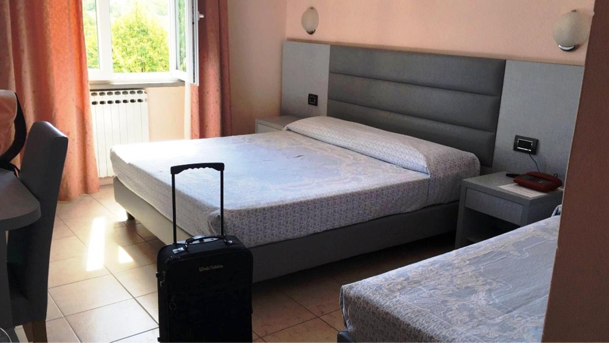 Hotel La Meridiana Урбино Екстериор снимка