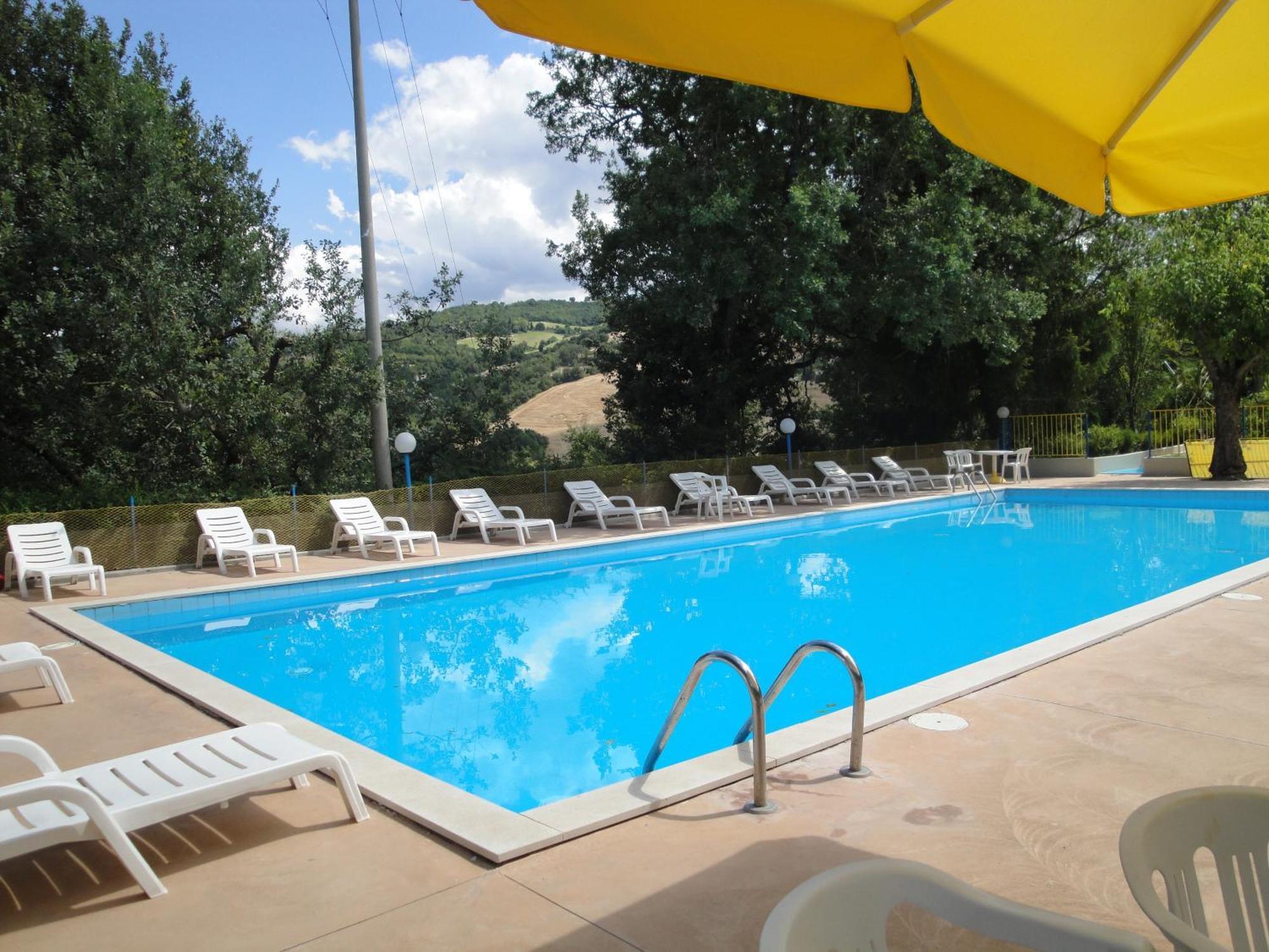 Hotel La Meridiana Урбино Екстериор снимка