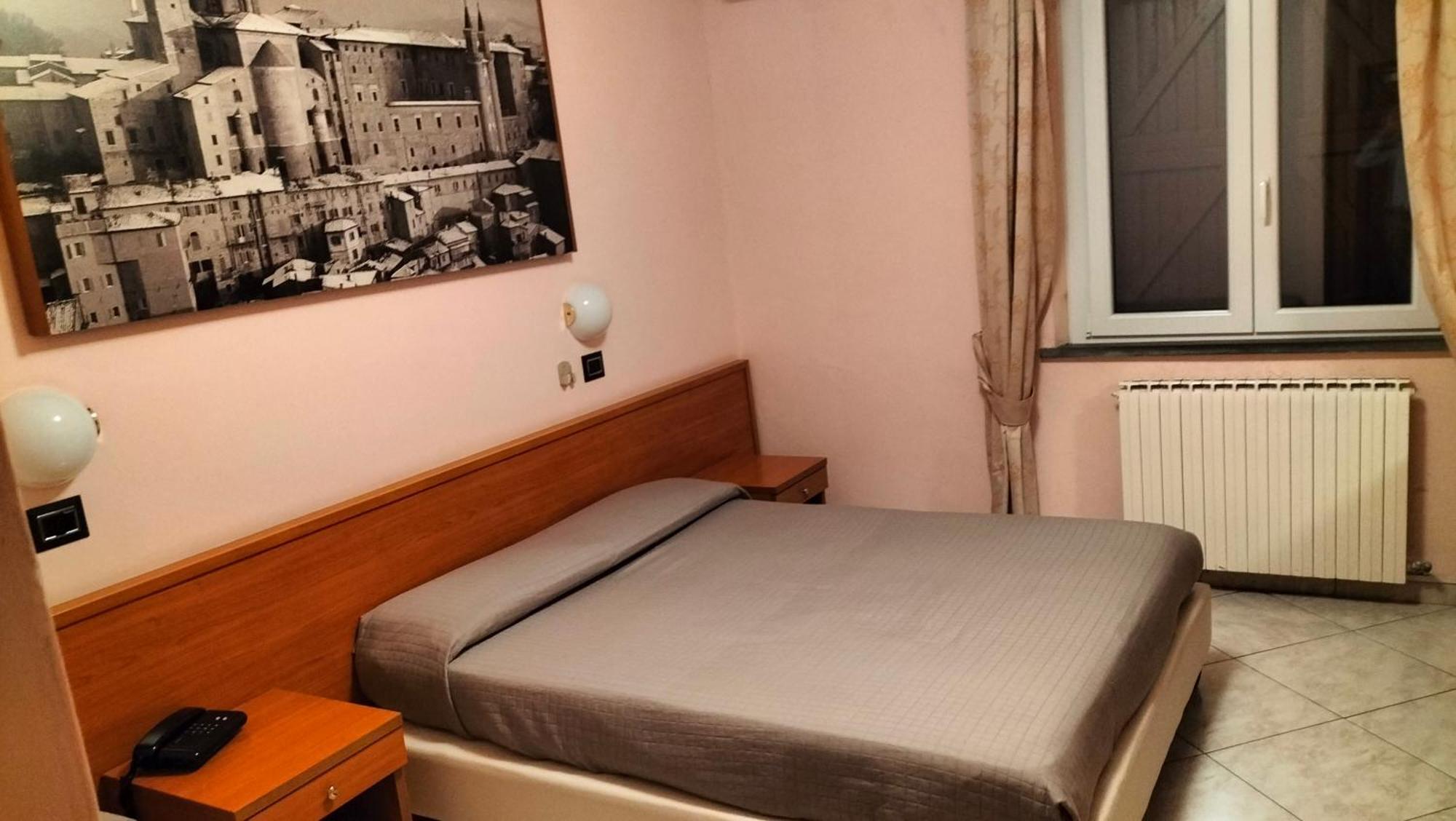Hotel La Meridiana Урбино Екстериор снимка