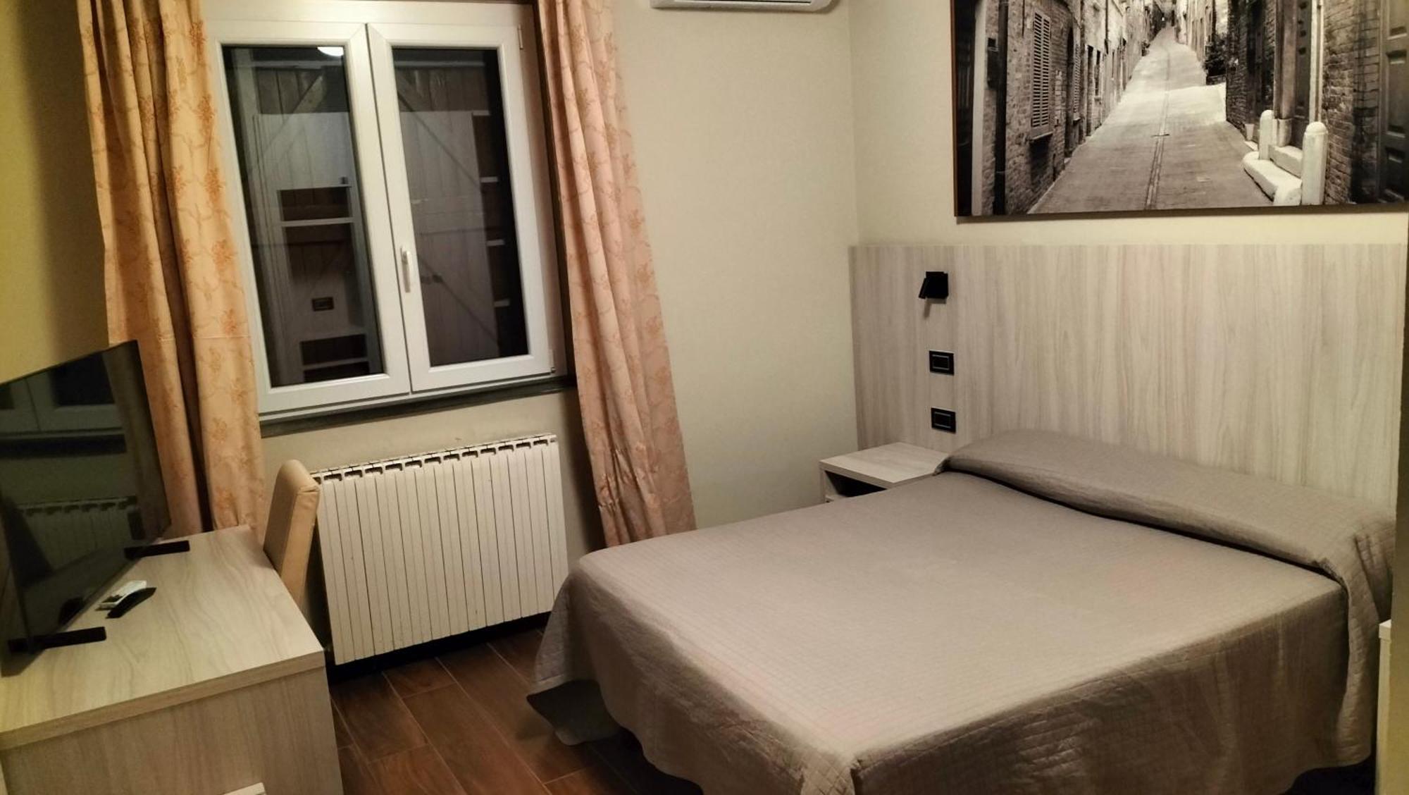 Hotel La Meridiana Урбино Екстериор снимка