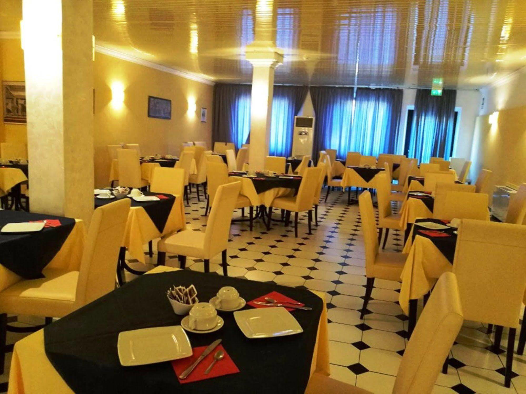 Hotel La Meridiana Урбино Екстериор снимка
