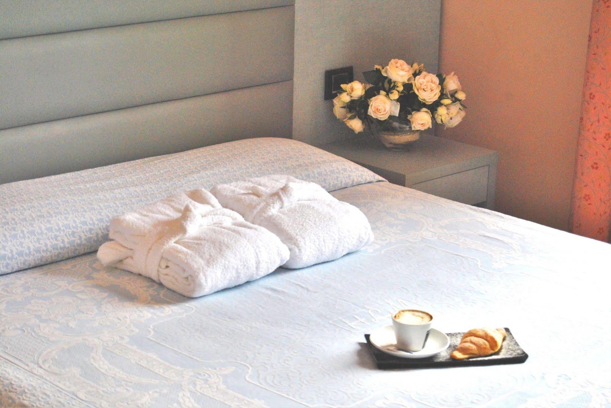 Hotel La Meridiana Урбино Екстериор снимка